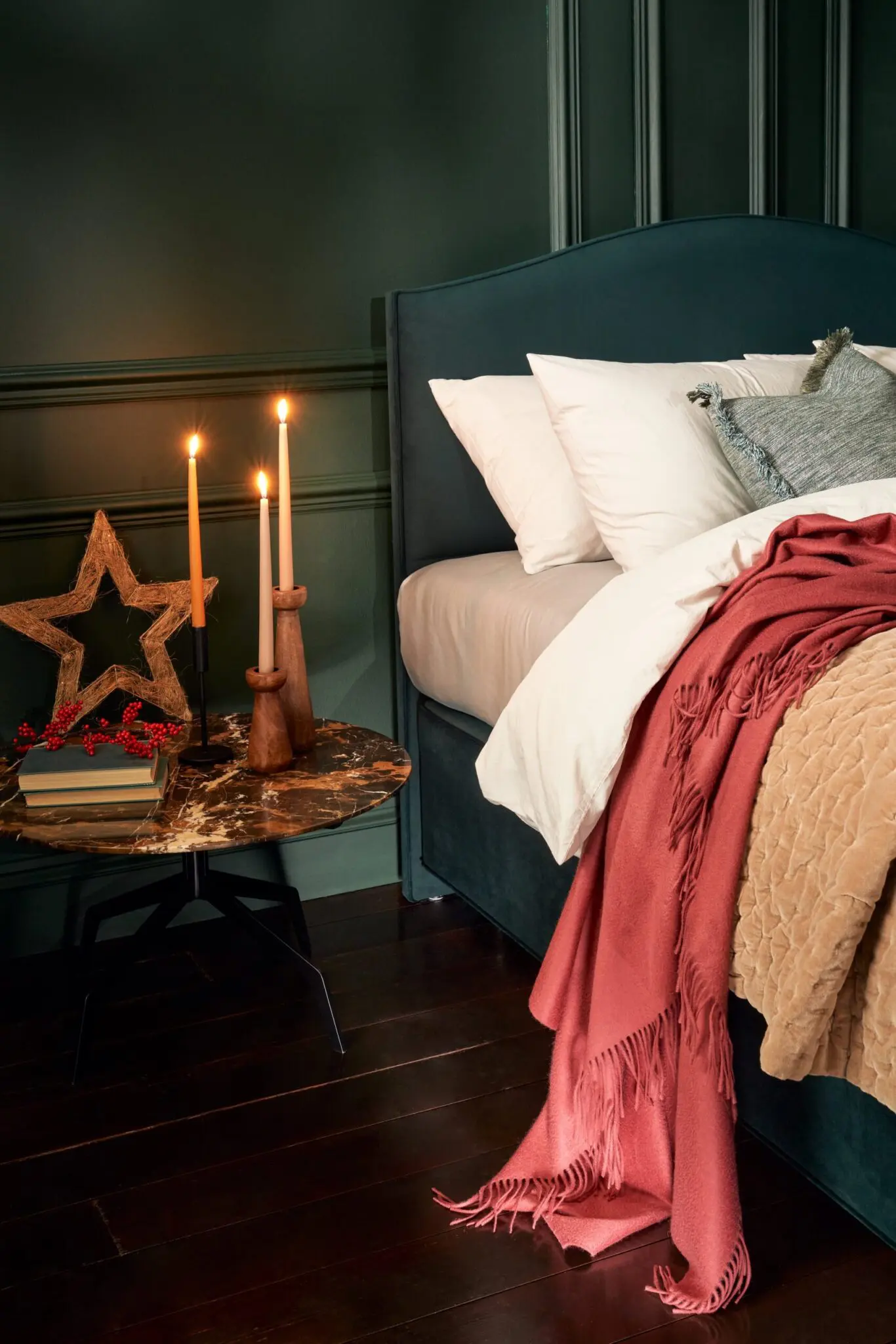 christmas_dressed_bedside-min