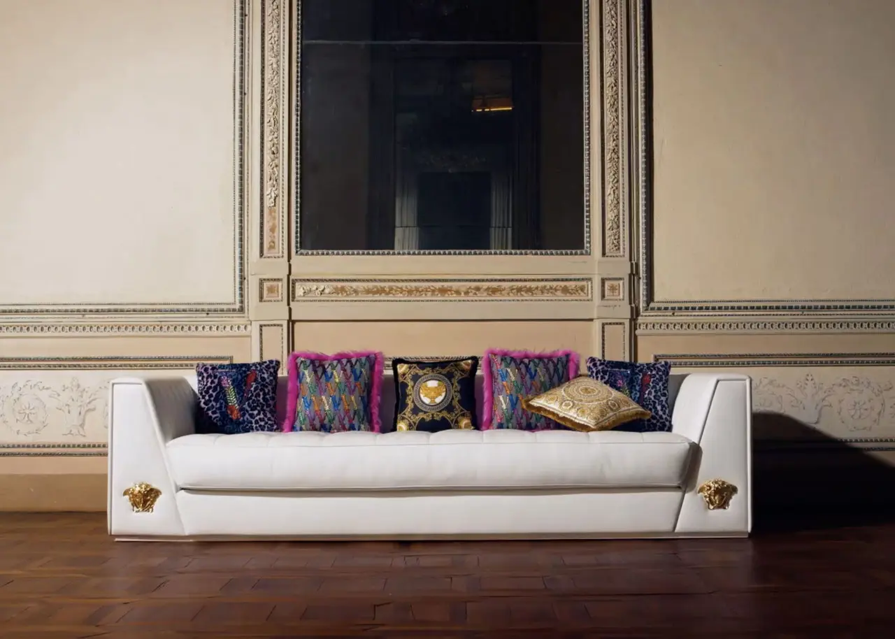 versace-via-gesu-21-sofa-front