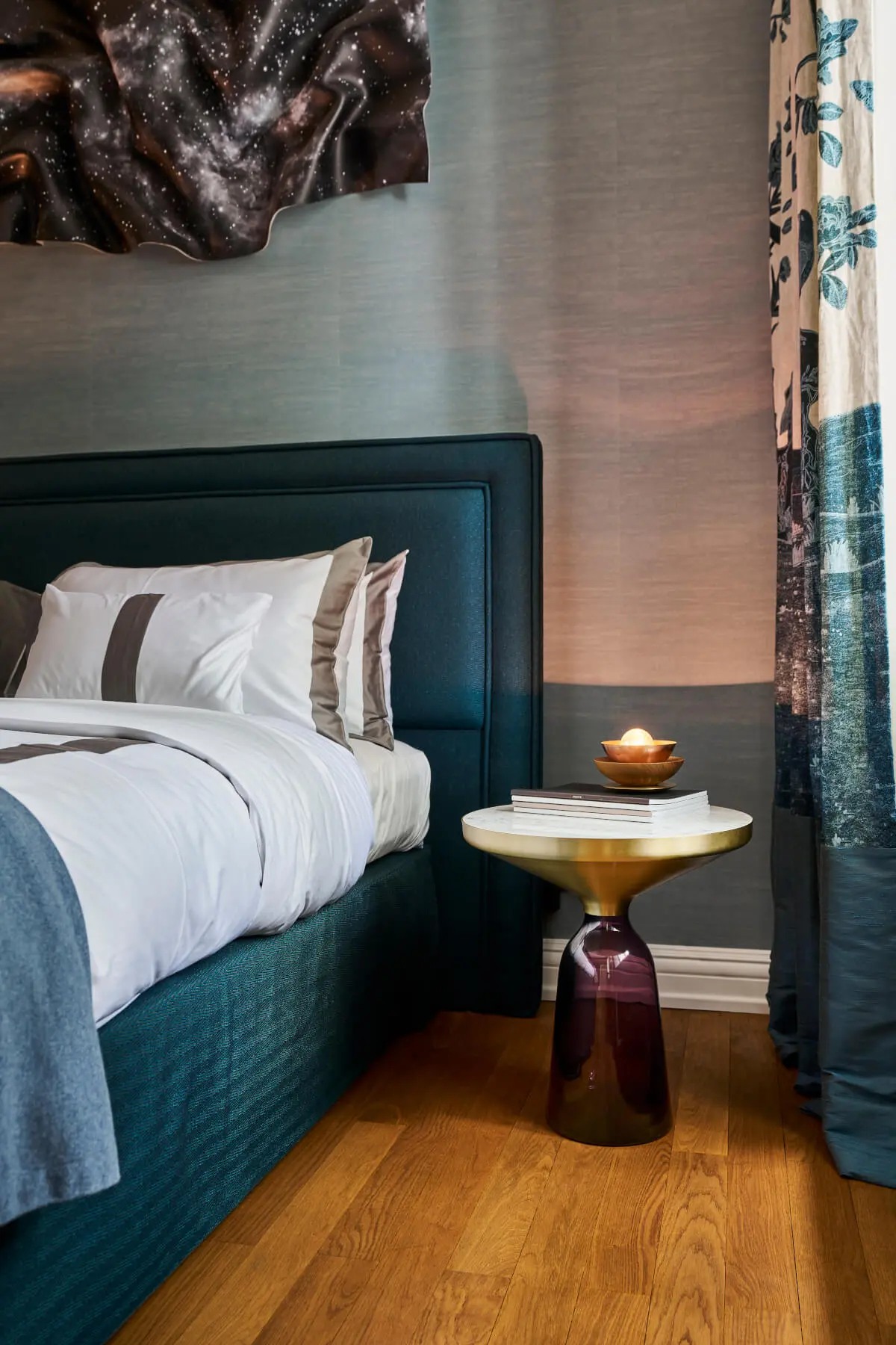 classicon-bell-side-table-tabletop-marble-bianco-carrara-bed-credit-nymphenburg-residence-photo-hassler