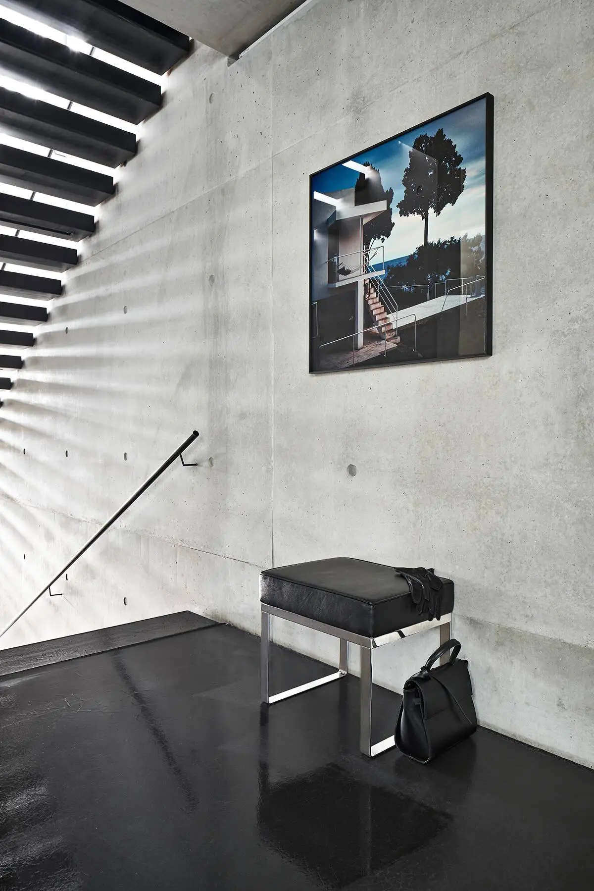 banu-stool-design-hocker-schwarz-ii-by-schlafkulur-lang-e-k