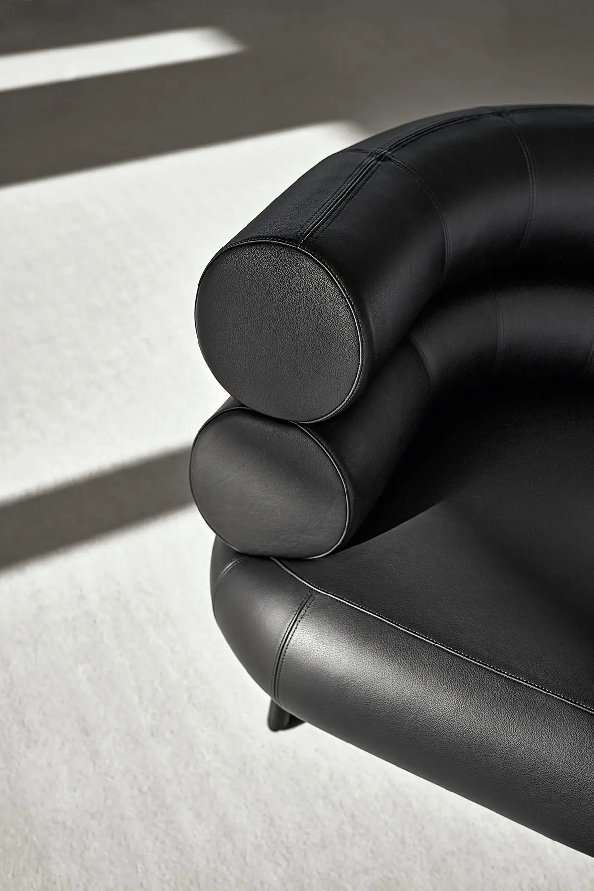 bibendum-armchair-schwarz-v-by-schlafkultur-lang-e-k