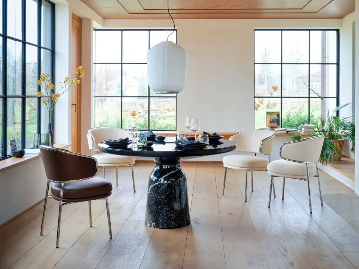 classicon-aristo-armchair-chrome-bell-dining-table-plissee-pendant-lamp-photo-hoernisch