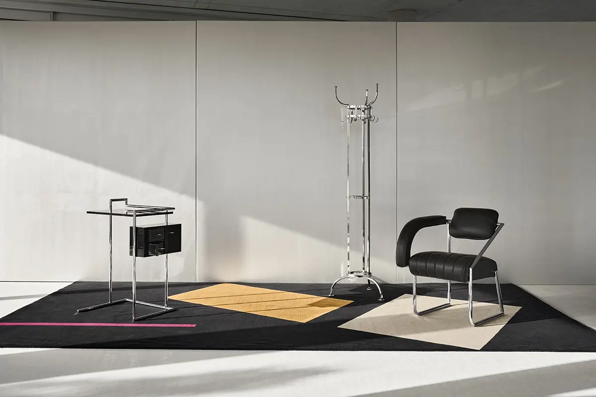 classicon-bonaparte-rug-petite-coiffeuse-nymphenburg-coat-stand-non-conformist-armchair-photo-hassos-kopie