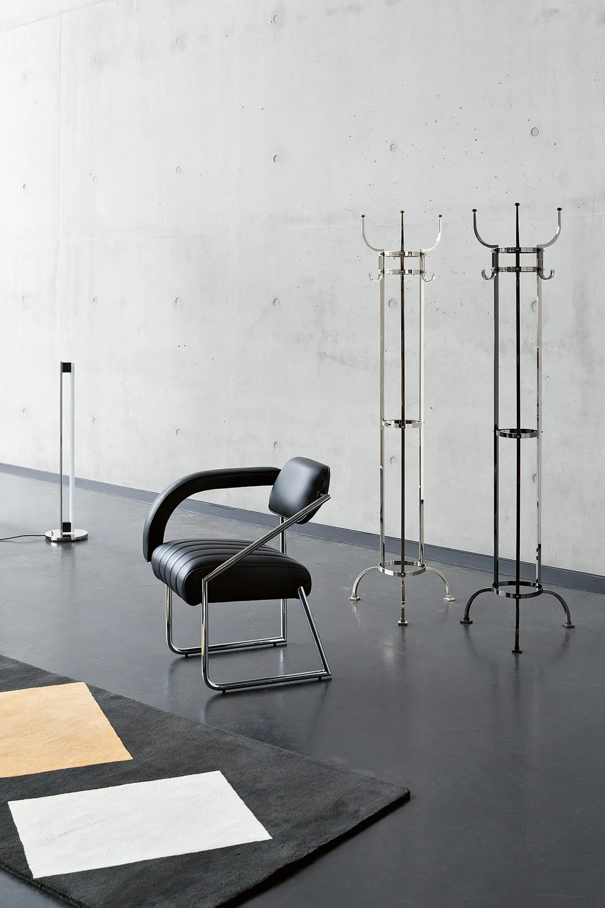 classicon-bonaparte-rug-tube-light-floor-lamp-non-conformist-armchair-nymphenburg-coat-stand-photo-hassos-kopie