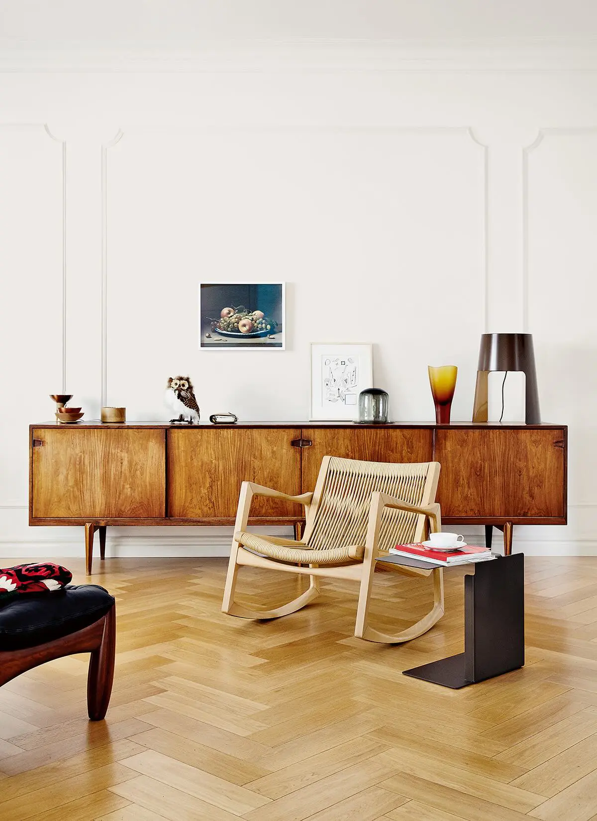 classicon-euvira-rocking-chair-diana-a-side-table-photo-gambarte-kopie
