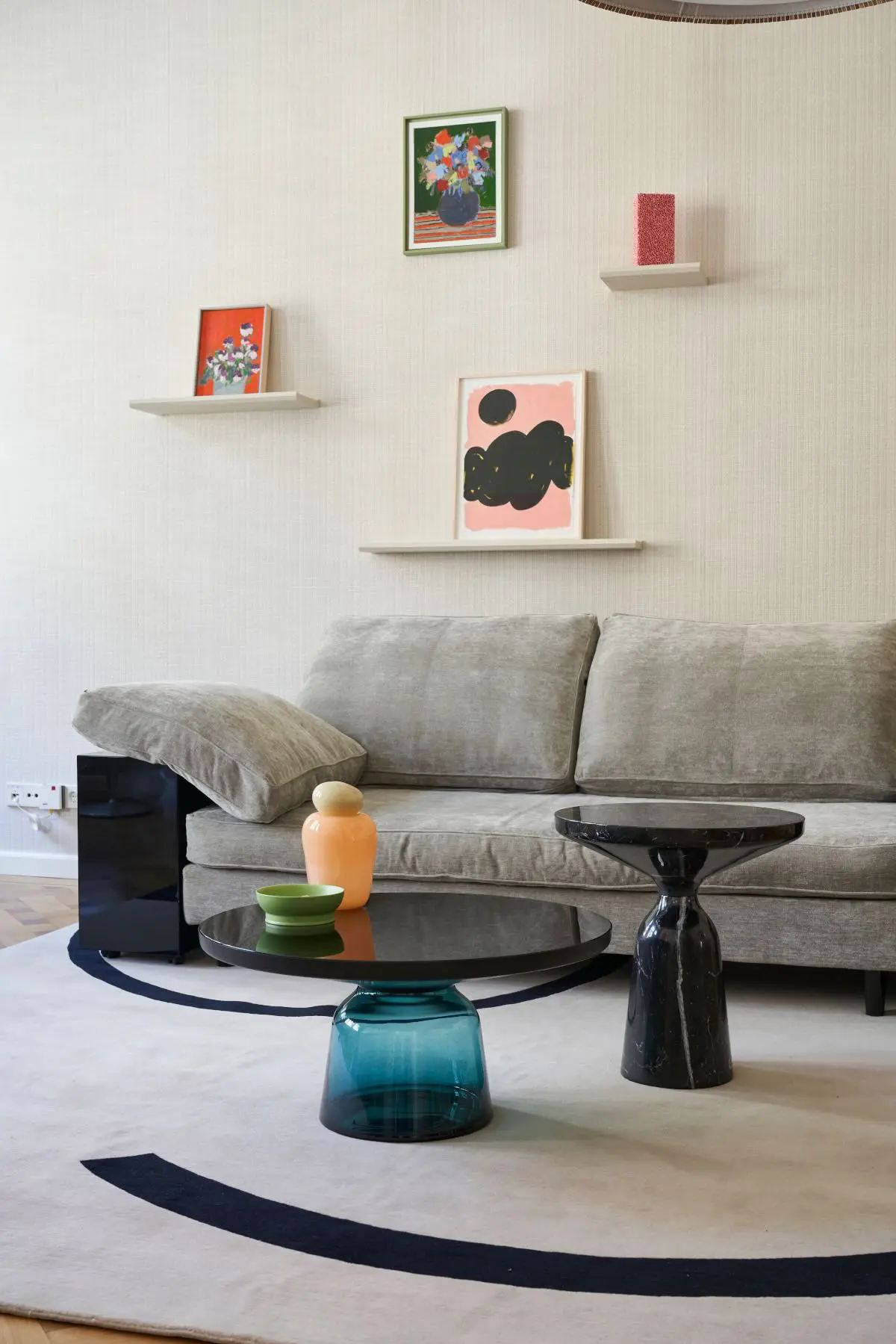 classicon-faubourg-lota-bell-coffee-bell-side-nero-marquina-artwork-nina_lang-bjoern_weltbrandt_wallbaum-superflex-art_adviso-photo-hassos