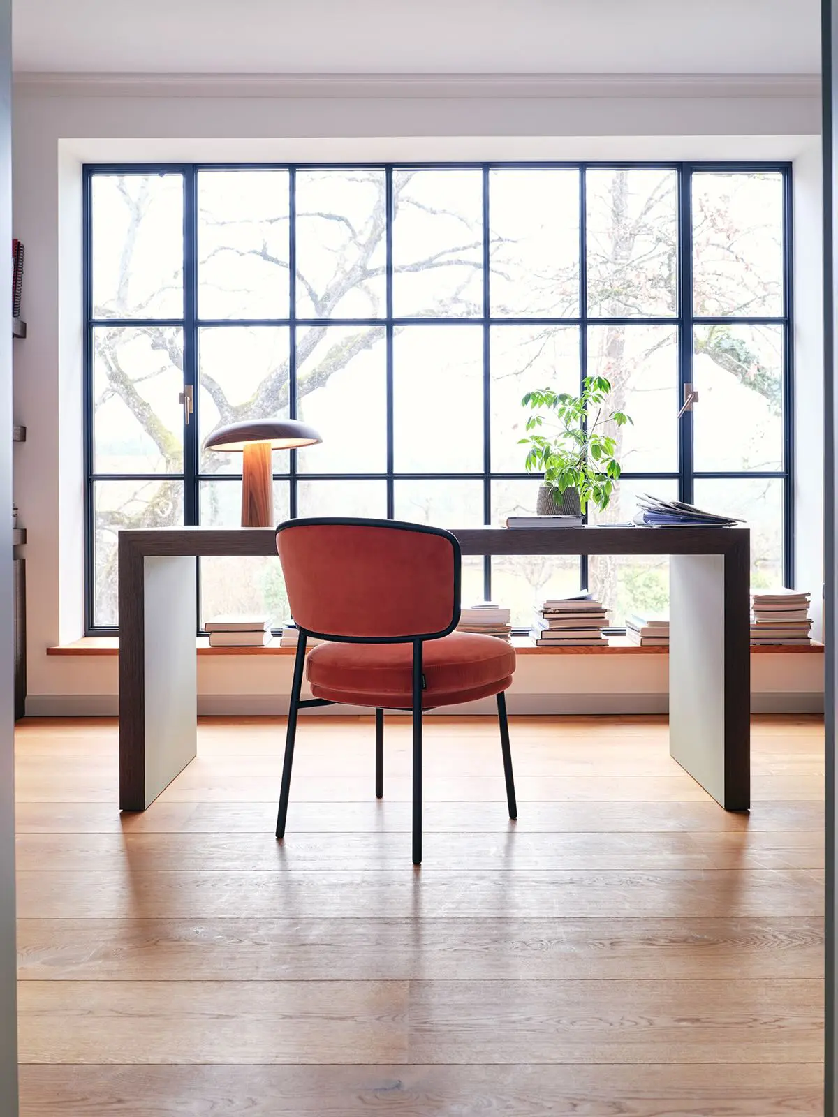 classicon-forma-table-lamp-aristo-chair-safran-photo-hoernisch-kopie