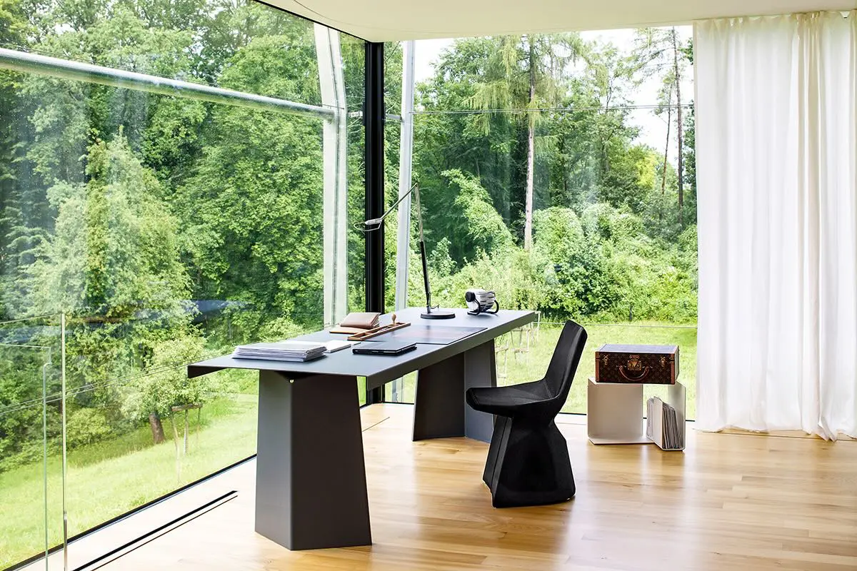 classicon-pallas-table-mars-chair-diana-c-side-table-photo-hassos-kopie