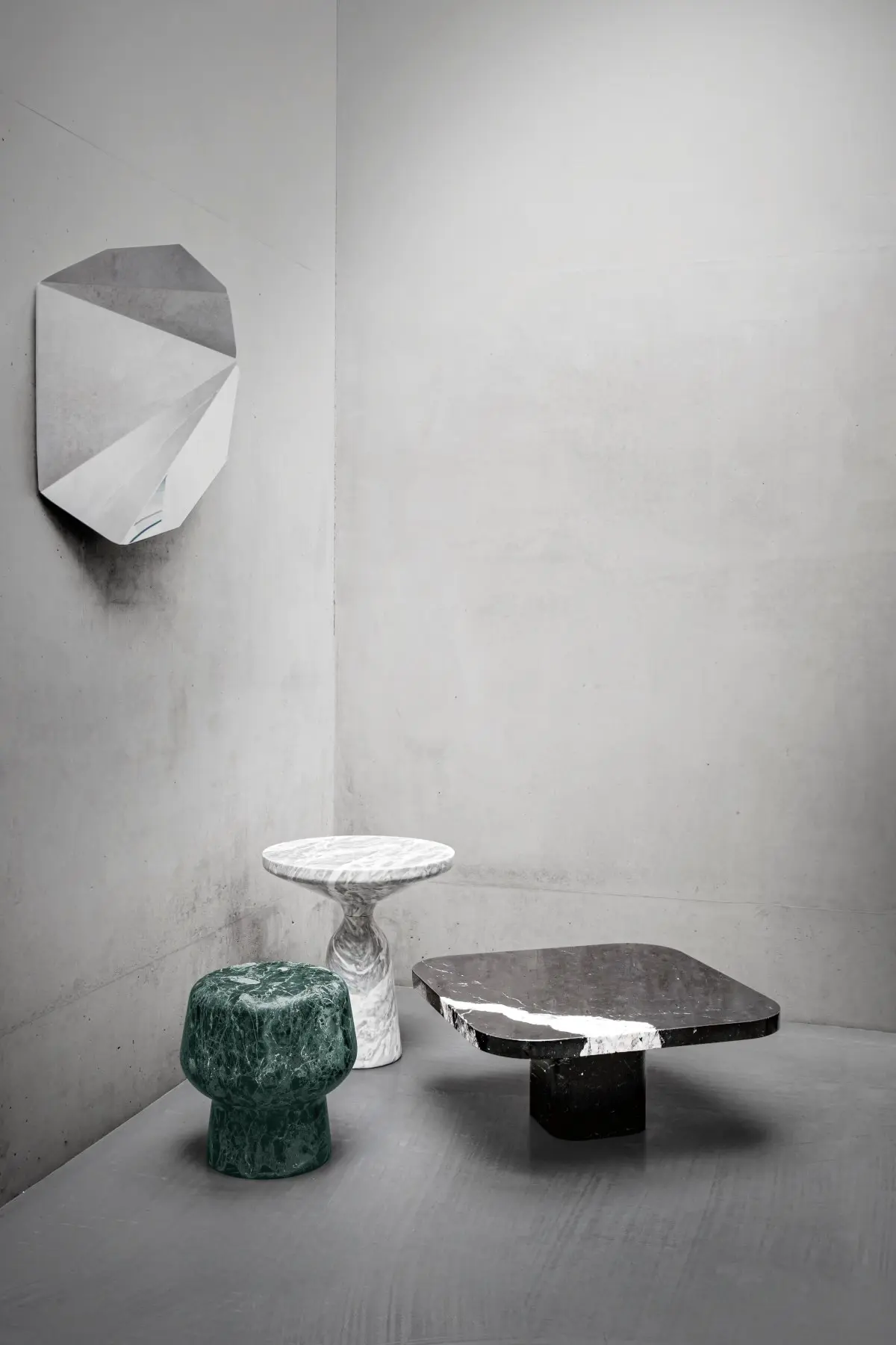 classicon-piega-mirror-large-corker-no1-marble-bell-side-table-marble-bow-coffee-table-no3-marble-photo-breidt