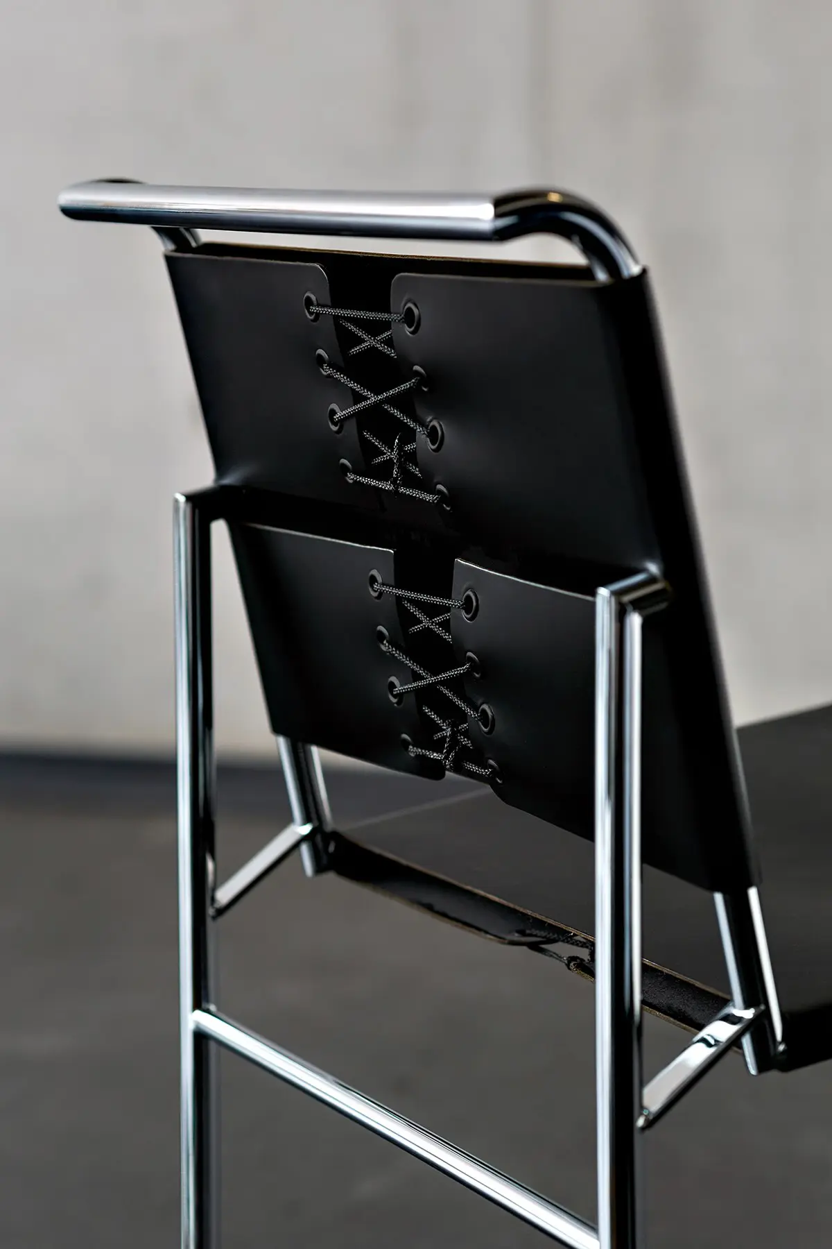 classicon-roquebrune-chair-chrome-black-detail-photo-hassos-kopie