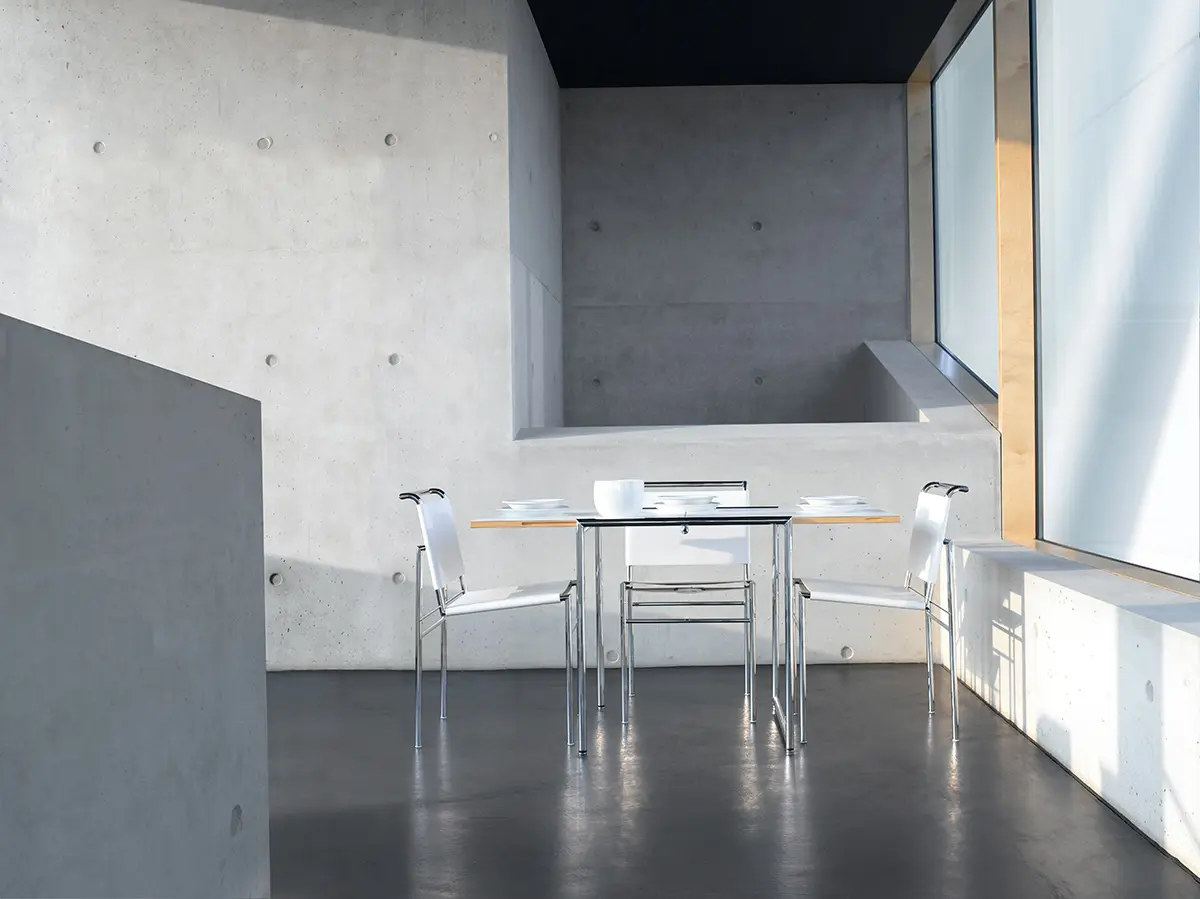 classicon-roquebrune-chair-white-jean-table-photo-popinger-kopie