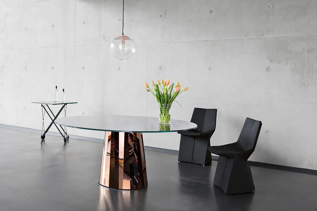 classicon-sax-side-table-pli-table-selene-pendant-lamp-mars-chair-photo-hassos-kopie