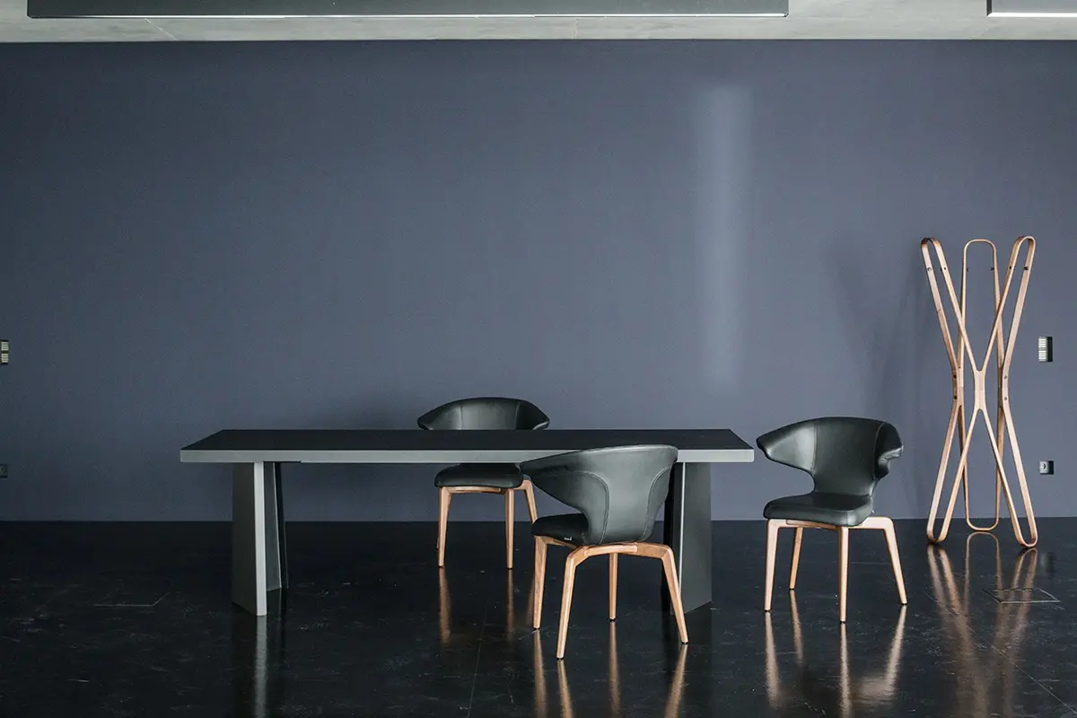 munich-armchair-design-stuhl-mit-armlehnen-by-schlafkultur-lang-e-k