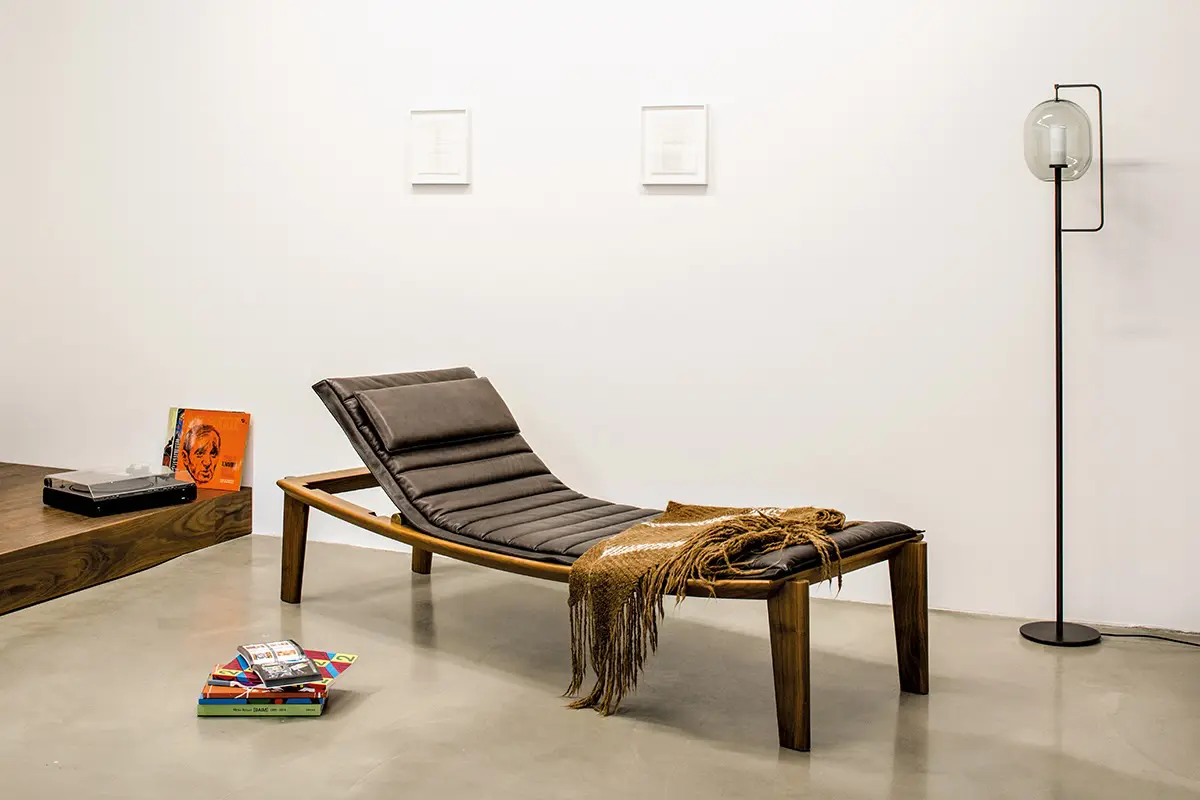 ulisse-daybed-design-tagesbett-walnuss-leder-i-by-schlafkulur-lang-e-k