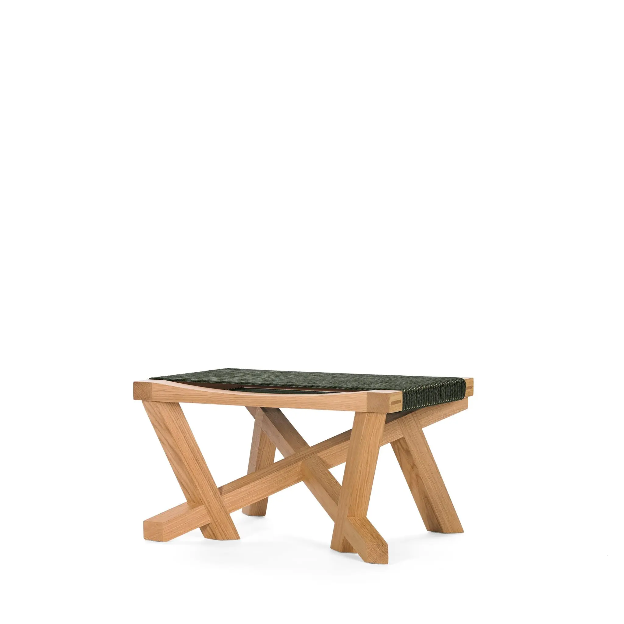 ClassiCon Volkshaus Stool - besonderes Design durch X-förmige Holzstreben aus Vierkanthölzern die ineinandergreifen.