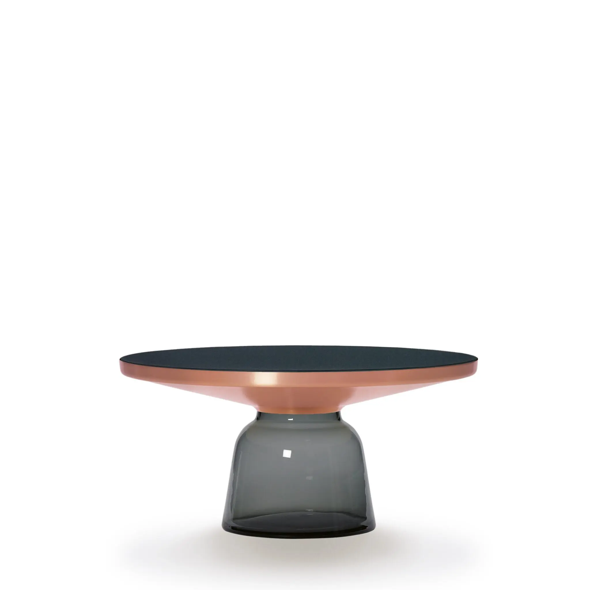 Bell Coffee Table Copper mit mundgeblasenem Glasfuß und Kupferaufsatz.