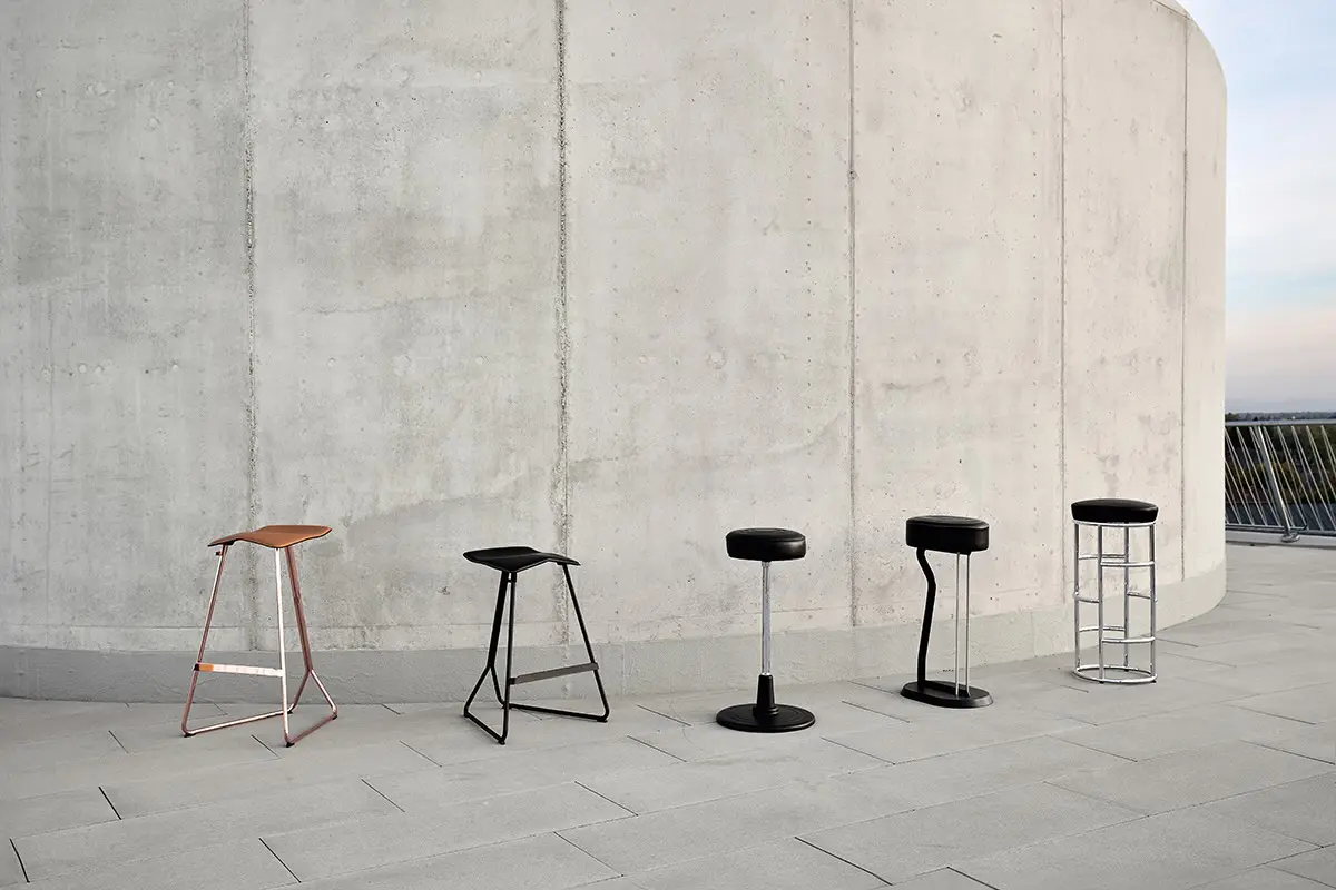 statish-bar-stool-design-hocker-aus-leder-schwarz-i-by-schlafkultur-lang-e-k