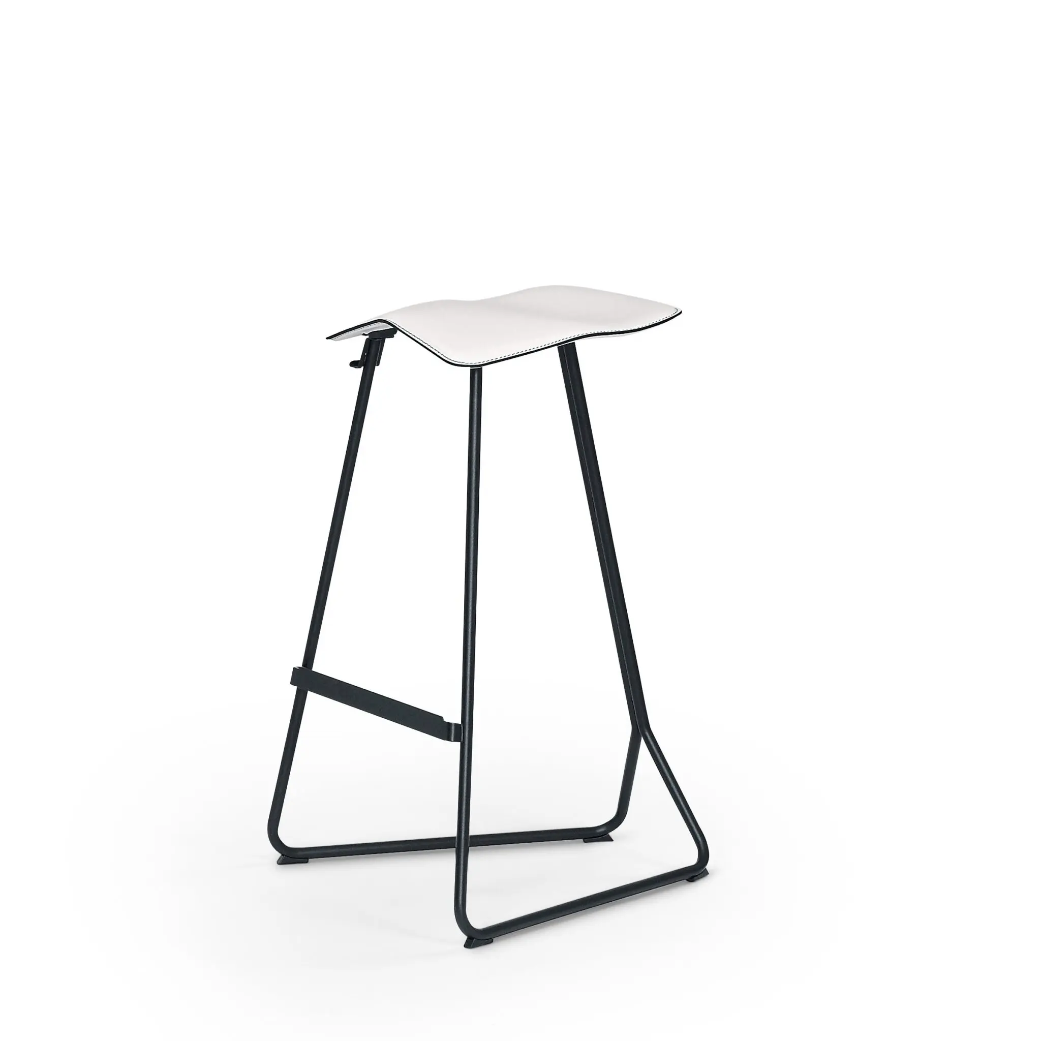 ClassiCon Triton Bar Stool Design-Barhocker mit Stahlgestell und ergonomischer Sitzschale