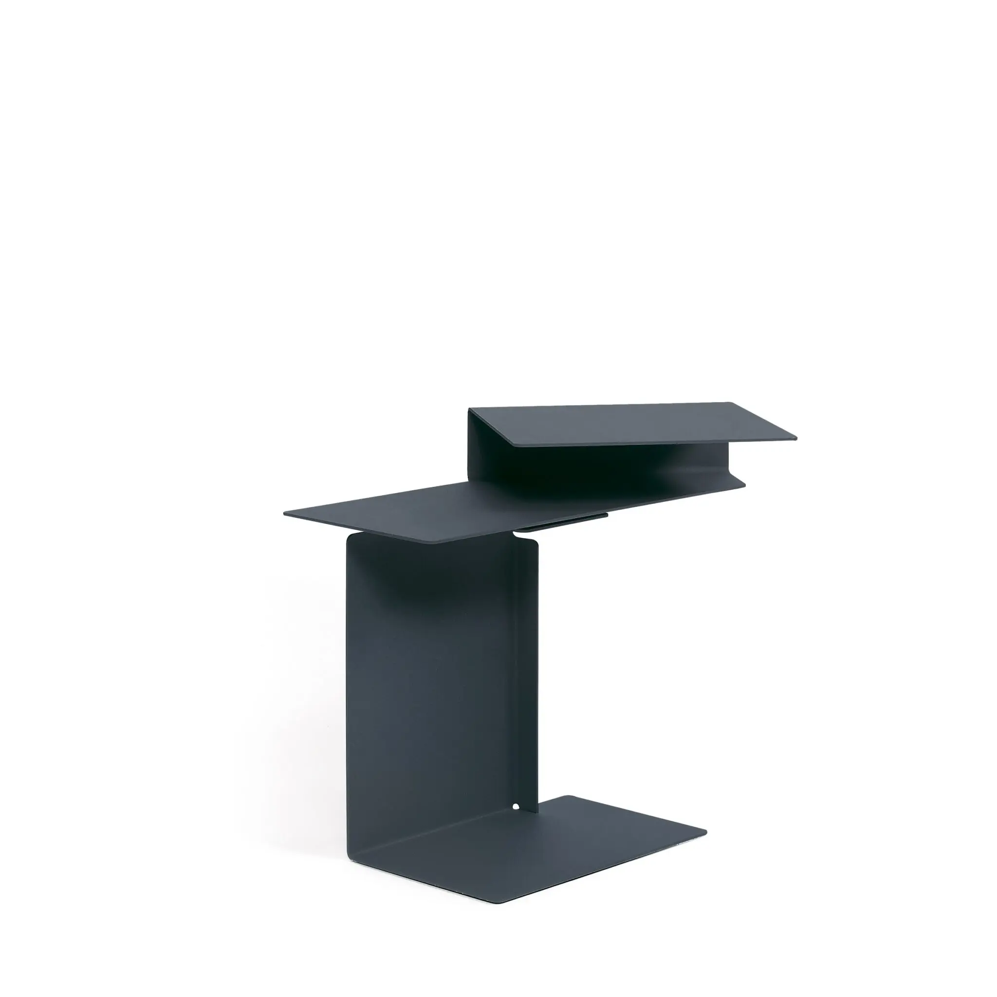 Diana E Side Table von ClassiCon – drehbarer Design-Beistelltisch aus pulverbeschichtetem Stahlblech.