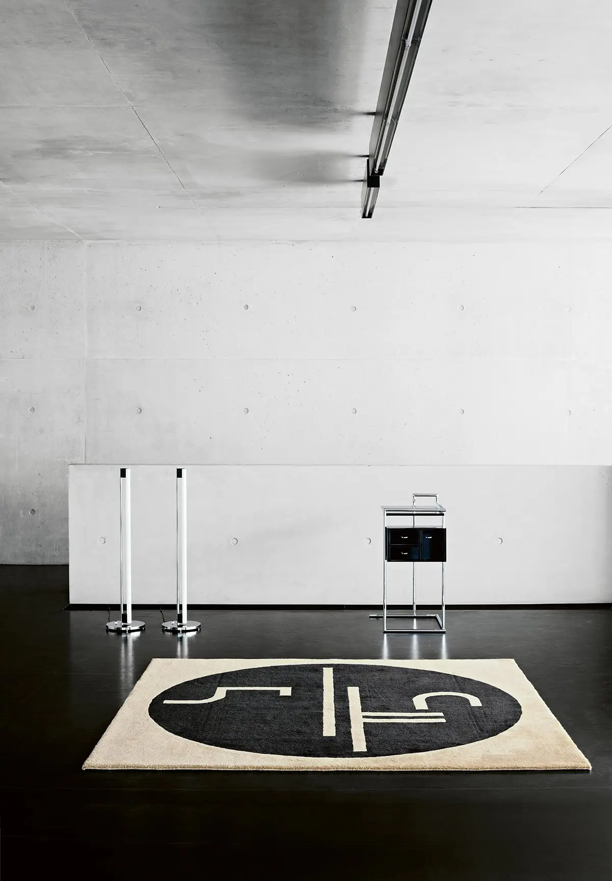 petite-coiffeuse-design-kommode-by-schlafkultur-lang-e-k-viii