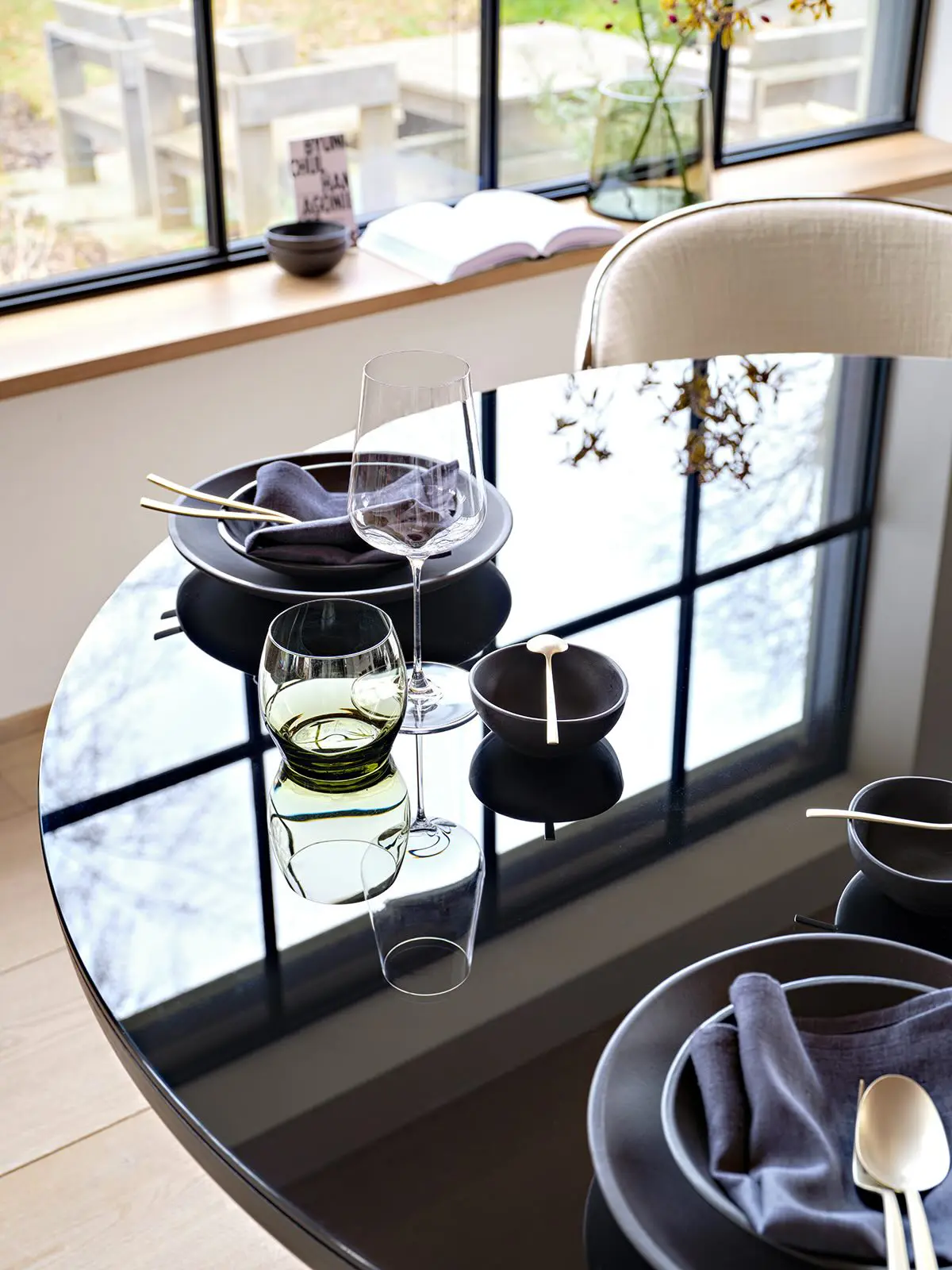 bell-dining-table-design-esstisch-aus-marmor-by-schlafkultur-lang-e-k-v