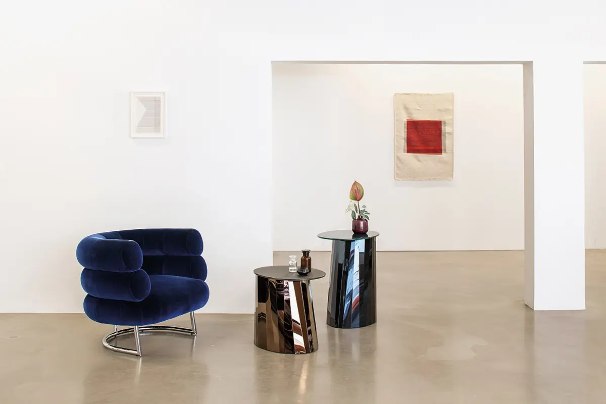 classicon-bibendum-armchair-pli-side-table-artwork-redjaian-photo-hassos-kopie