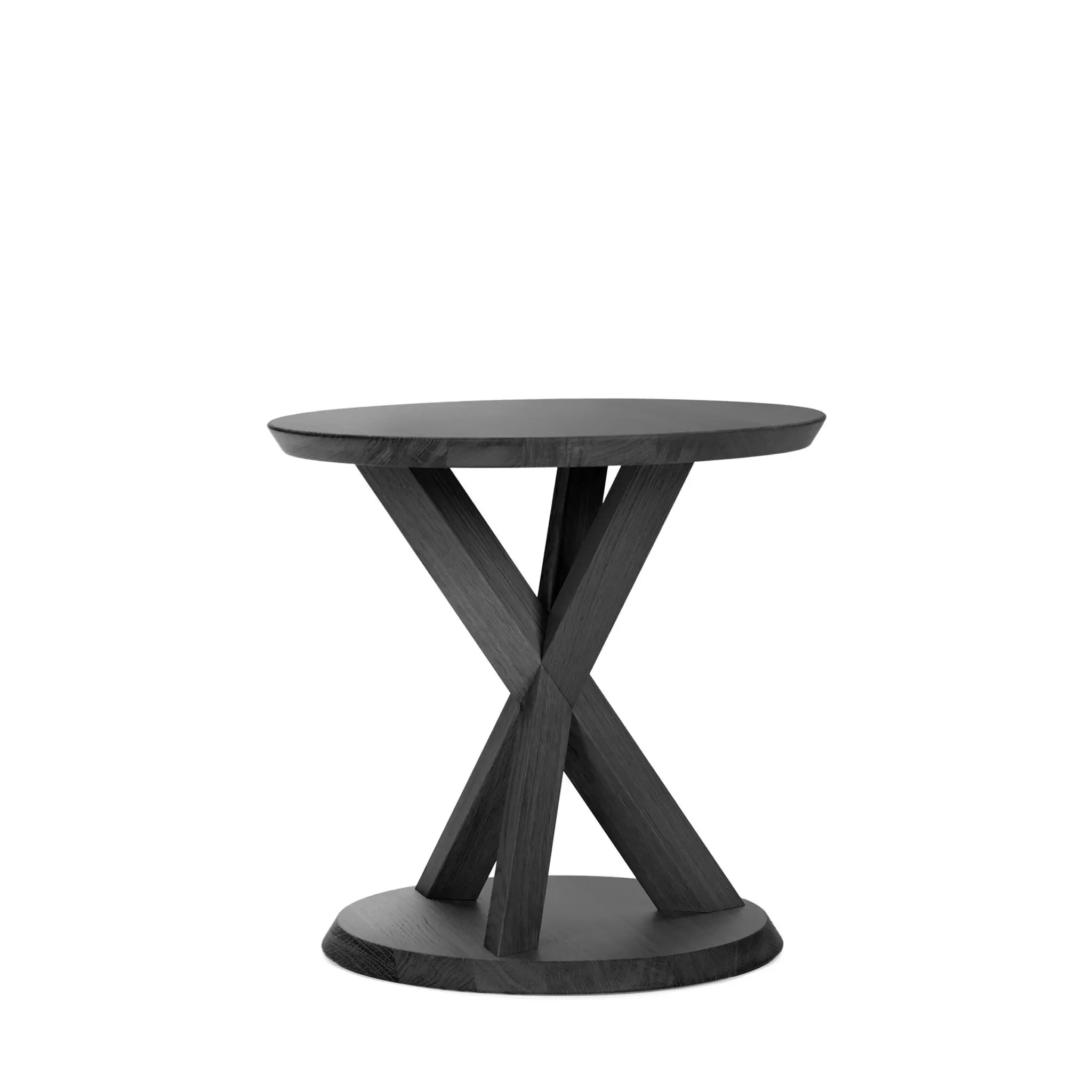 Volkshaus Side Table von Herzog & de Meuron aus massivem Eichenholz mit markanter X-Holzkonstruktion, ein moderner Design-Beistelltisch.