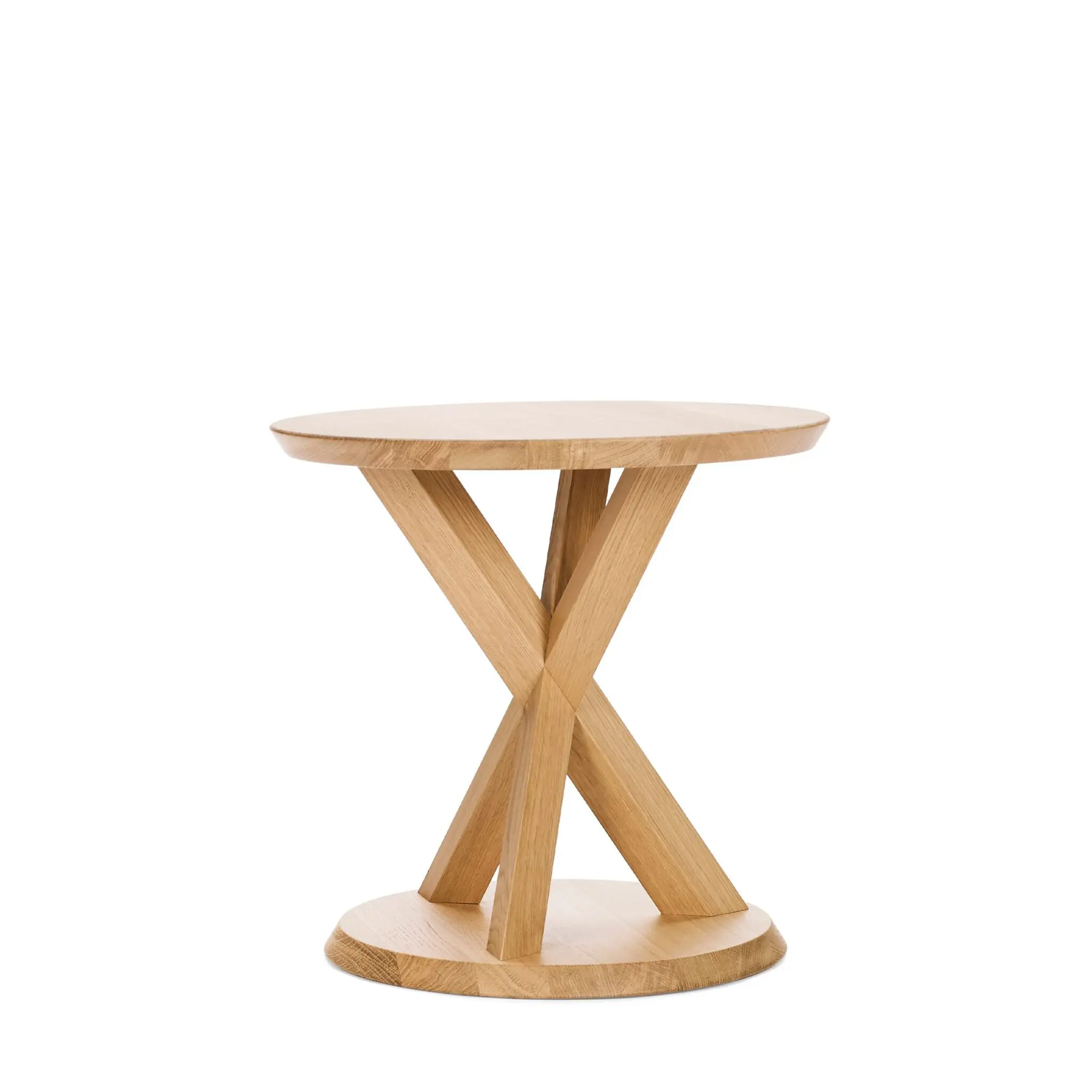 Volkshaus Side Table von Herzog & de Meuron aus massivem Eichenholz mit markanter X-Holzkonstruktion, ein moderner Design-Beistelltisch.