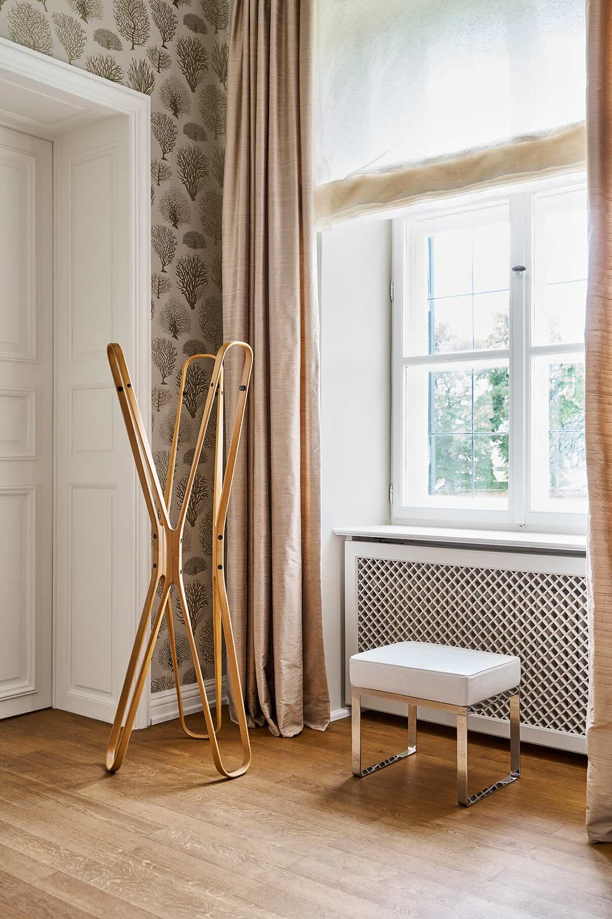 banu-stool-design-hocker-weiss-iv-by-schlafkulur-lang-e-k