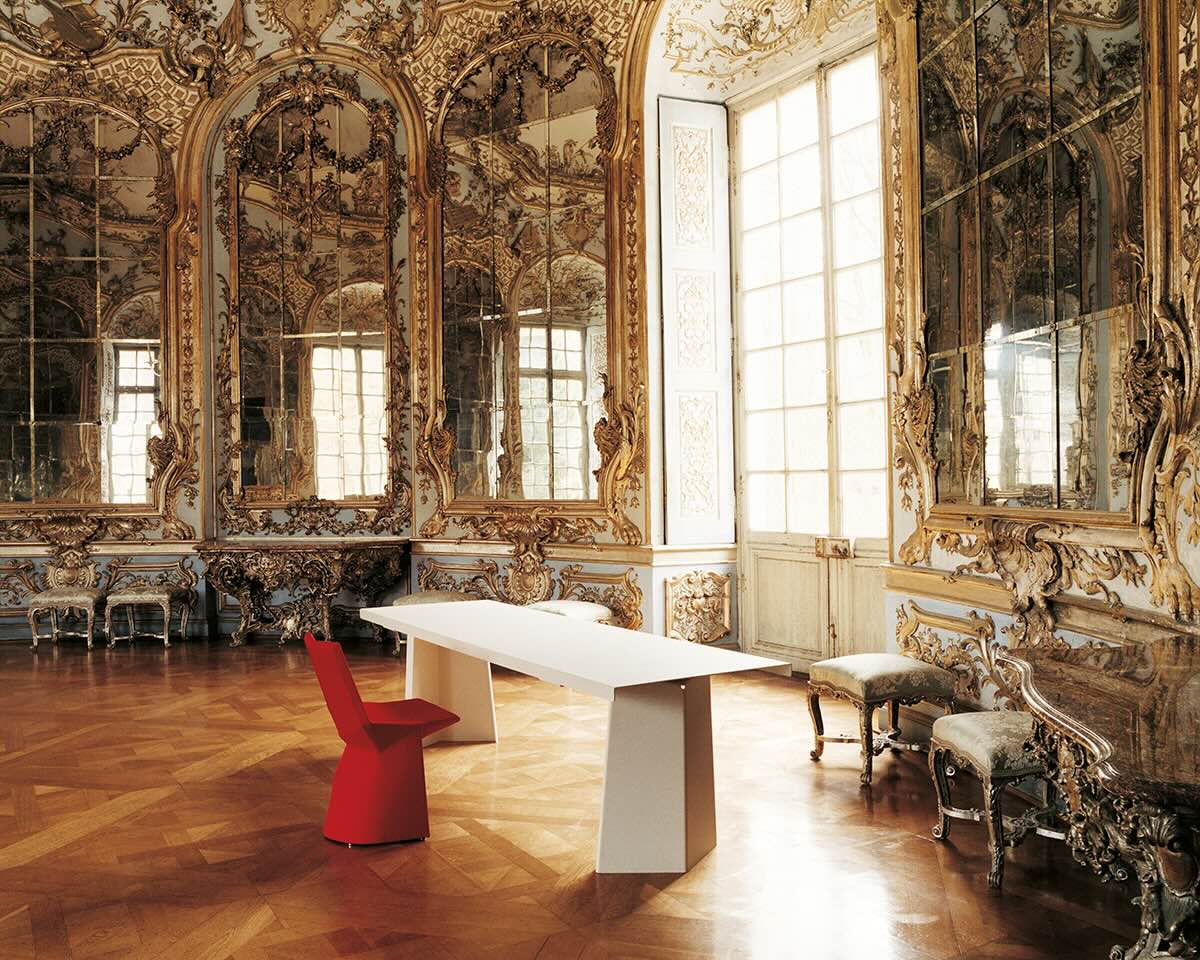 classicon-mars-chair-pallas-table-nymphenburg-photo-halard-kopie