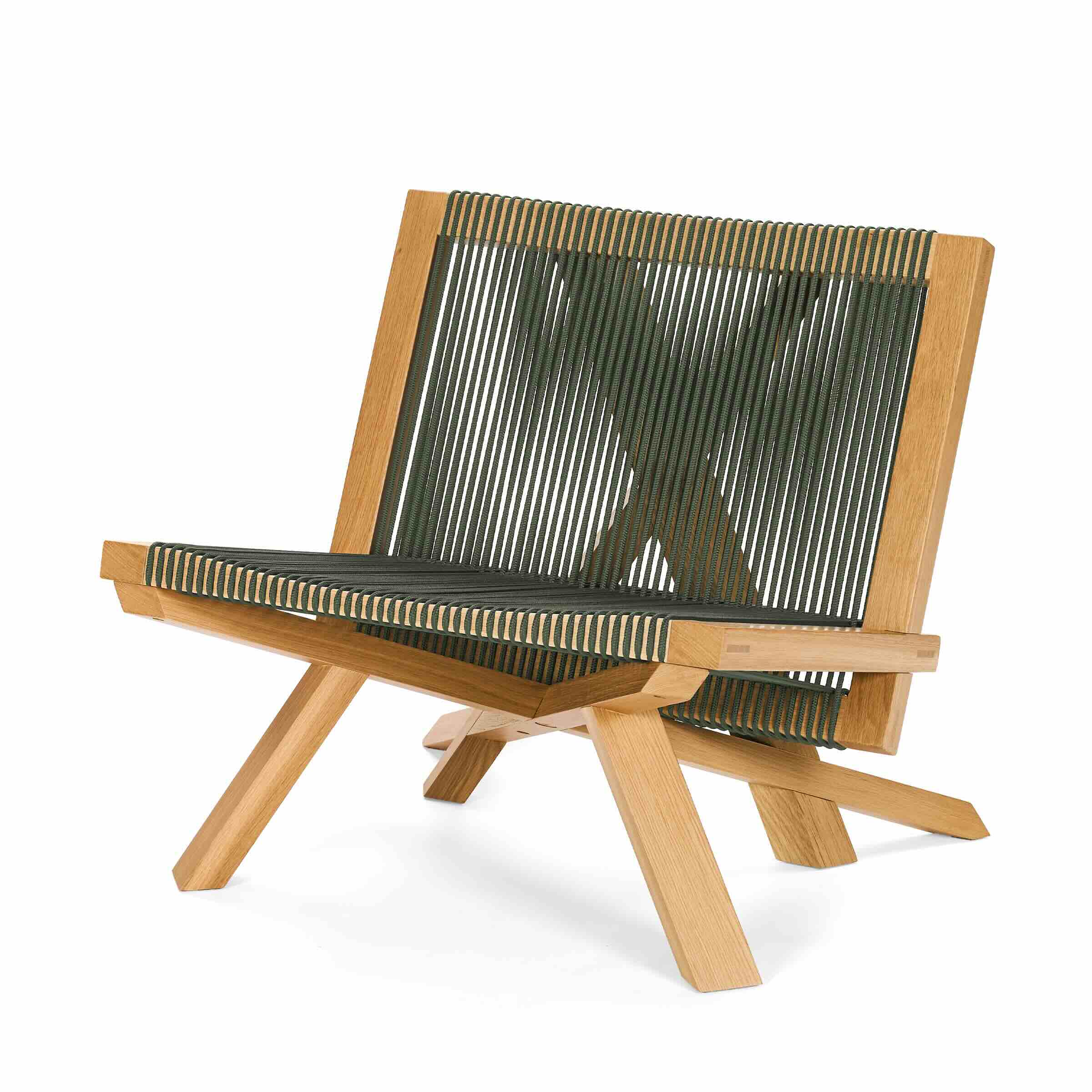 ClassiCon Volkshaus Lounge Chari mit bequemer Sitzfläche aus Kordel.